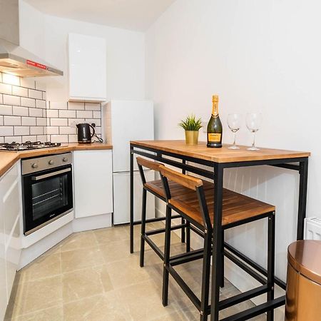 Two Bedroom Apartment - En Suites - Smart Tv'S - Wifi - Netflix - Bearwood Birmingham Exteriér fotografie
