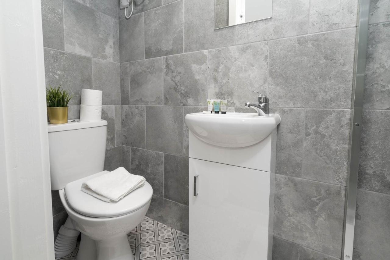 Two Bedroom Apartment - En Suites - Smart Tv'S - Wifi - Netflix - Bearwood Birmingham Exteriér fotografie