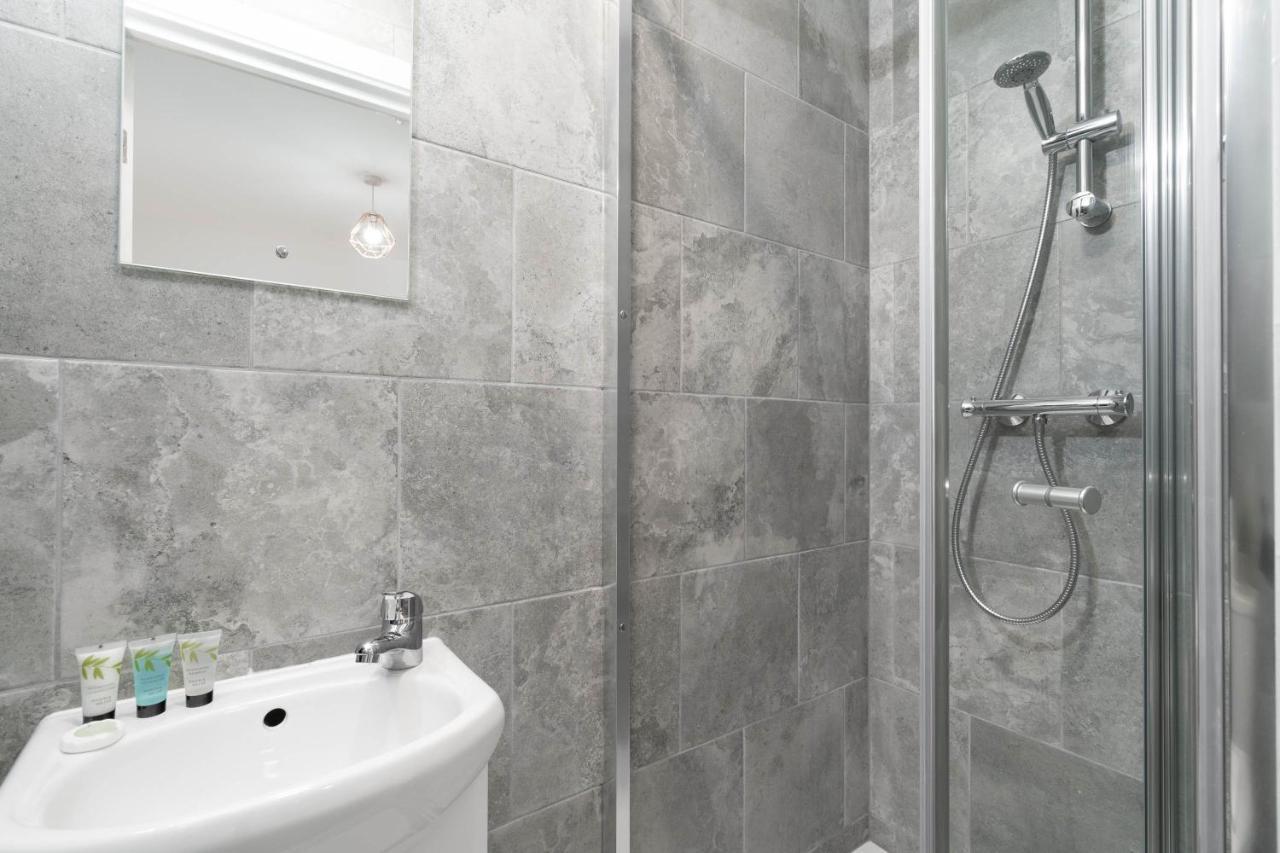 Two Bedroom Apartment - En Suites - Smart Tv'S - Wifi - Netflix - Bearwood Birmingham Exteriér fotografie