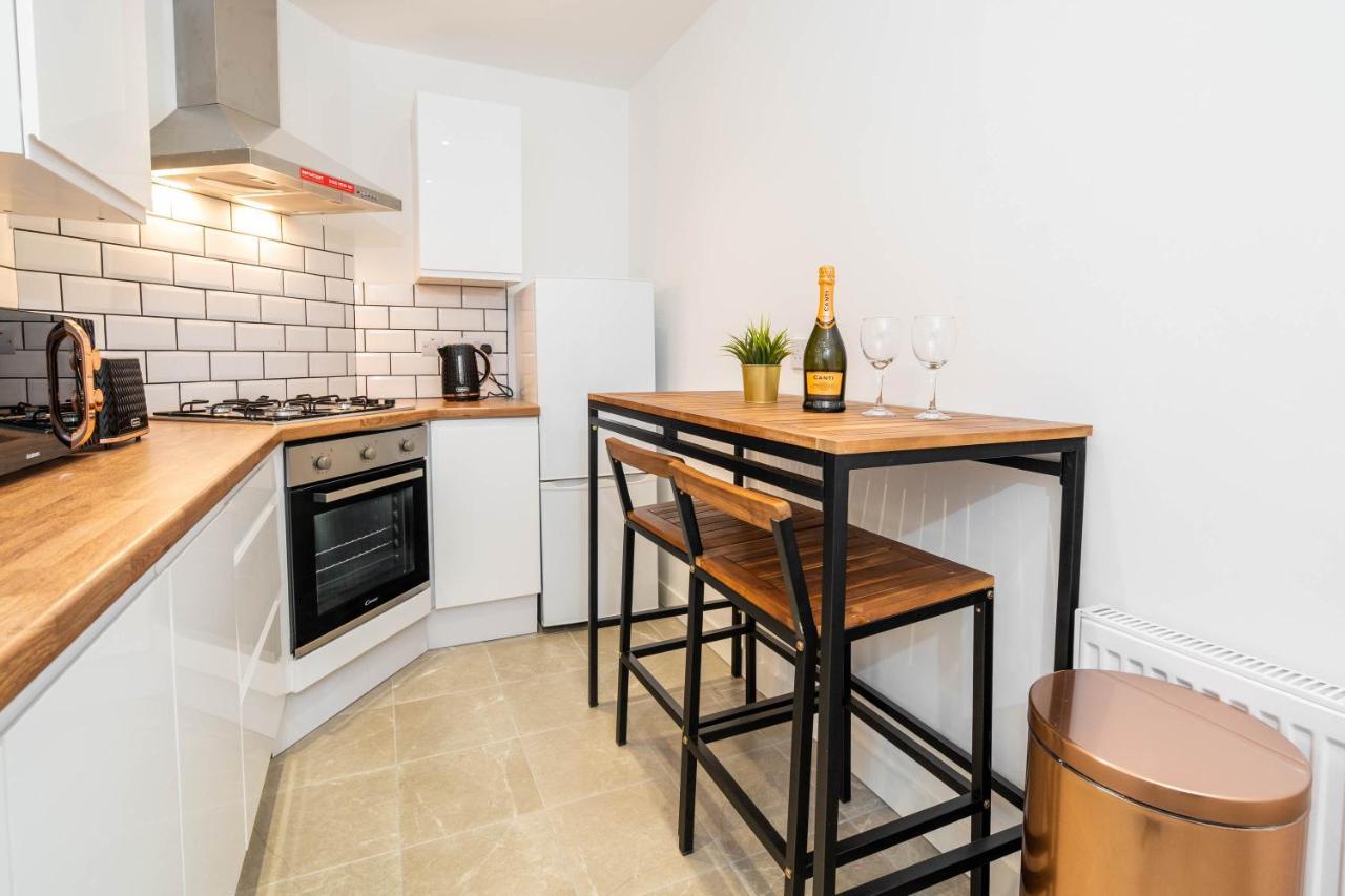 Two Bedroom Apartment - En Suites - Smart Tv'S - Wifi - Netflix - Bearwood Birmingham Exteriér fotografie